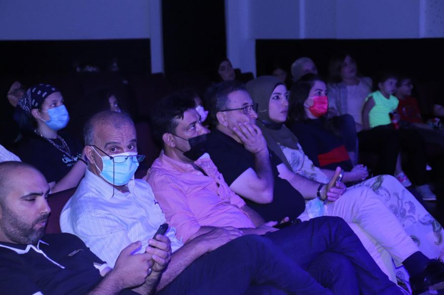 الطيبة تحتضن ‘ أصوات ‘..مسرحية تعرض قصص نساء مضطهدات 